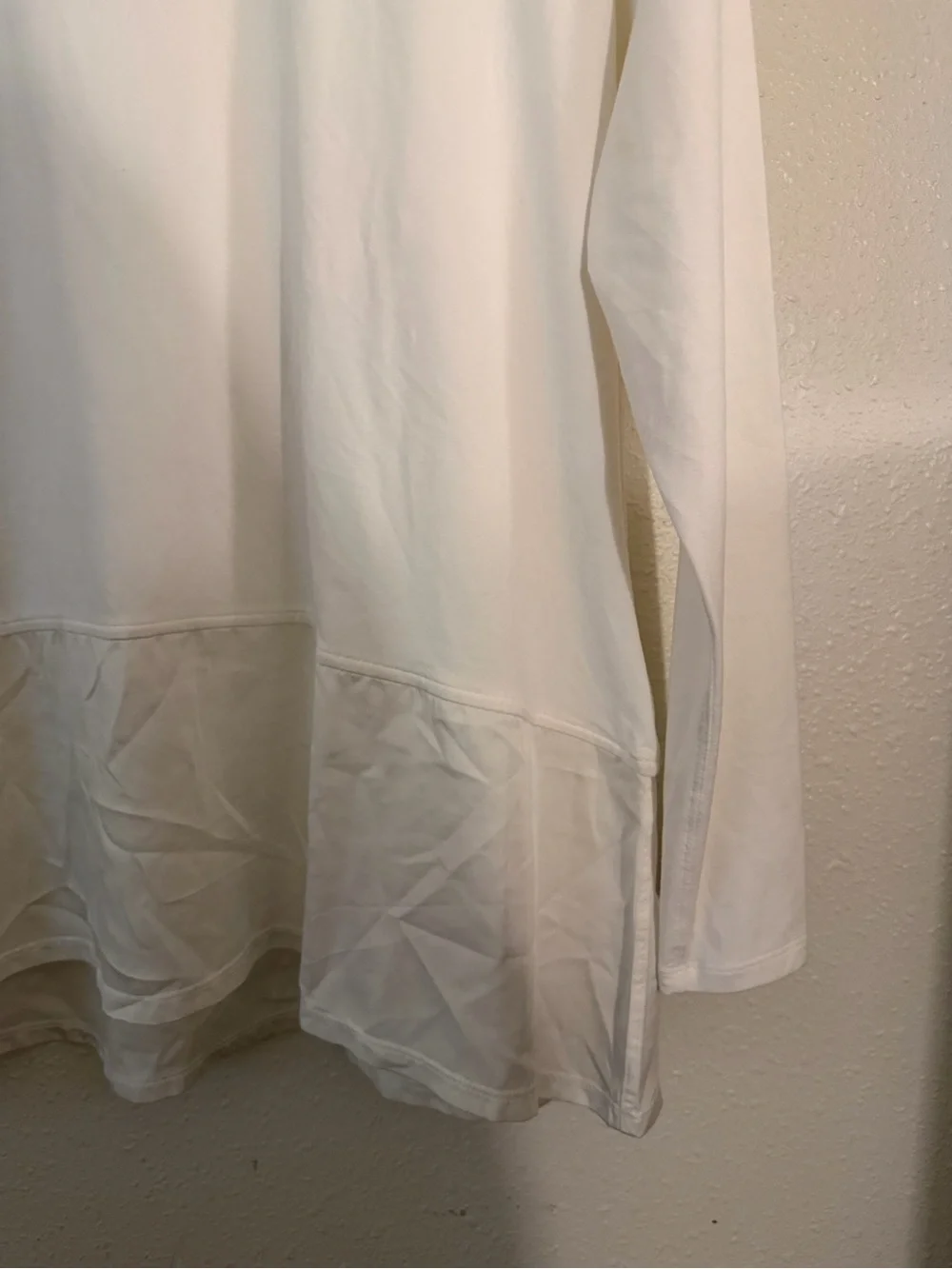 lululemon Ease of Mind Long Sleeve Crew Neck Workout Top in White Size 2